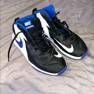 Basketball shoes